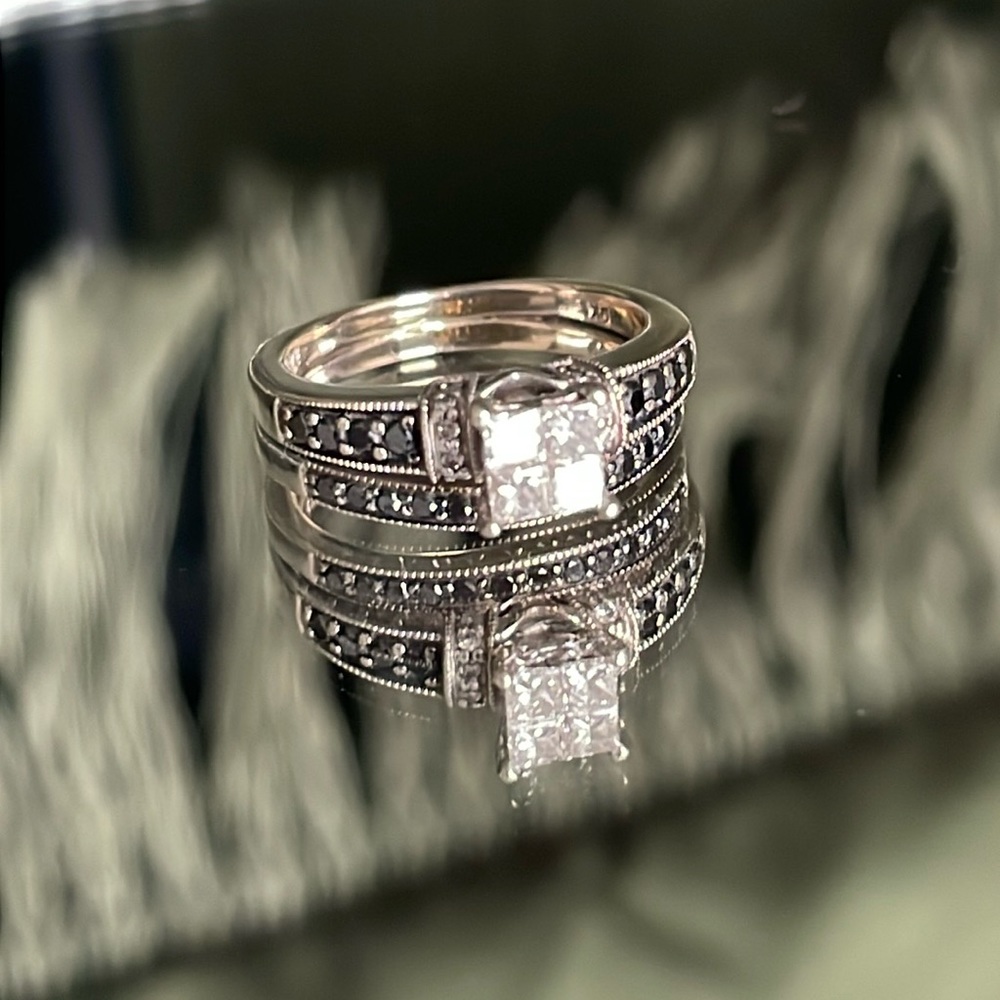 Black & White diamond wedding band set